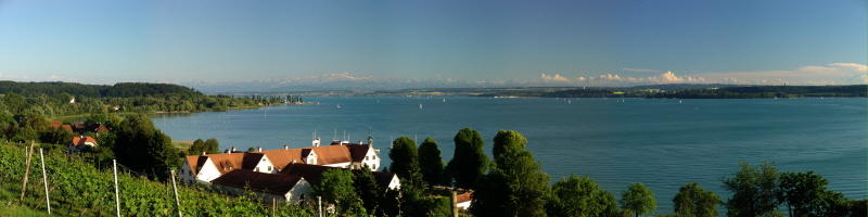 Blick vom Vorplatz der Birnau auf den Bodensee